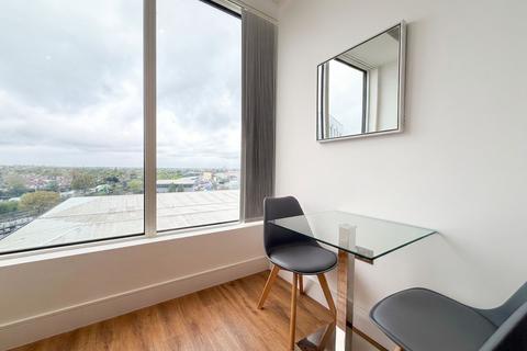 Studio to rent, West Gate, London, W5