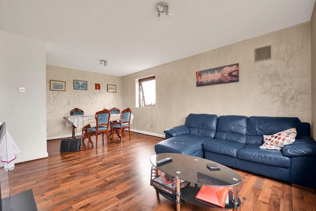 Apartment in London, London Borough of Redbridge - View 2