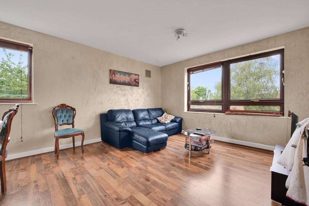 Apartment in London, London Borough of Redbridge - View 3