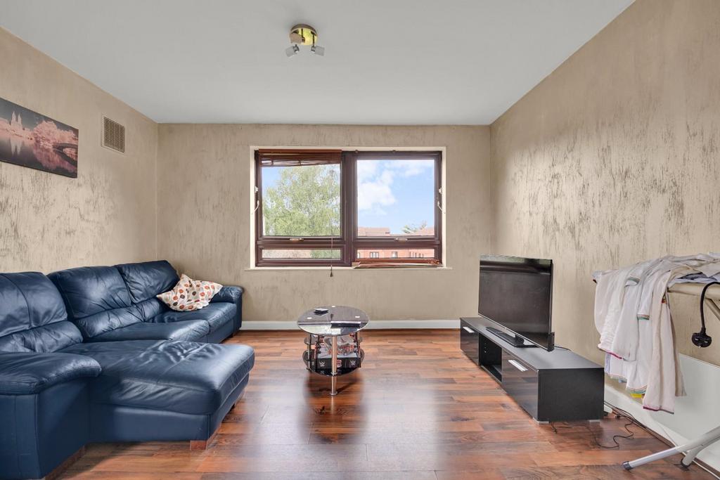 Apartment in London, London Borough of Redbridge - View 4