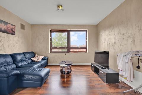 2 bedroom flat for sale, Essex Road, Chadwell Heath, RM6