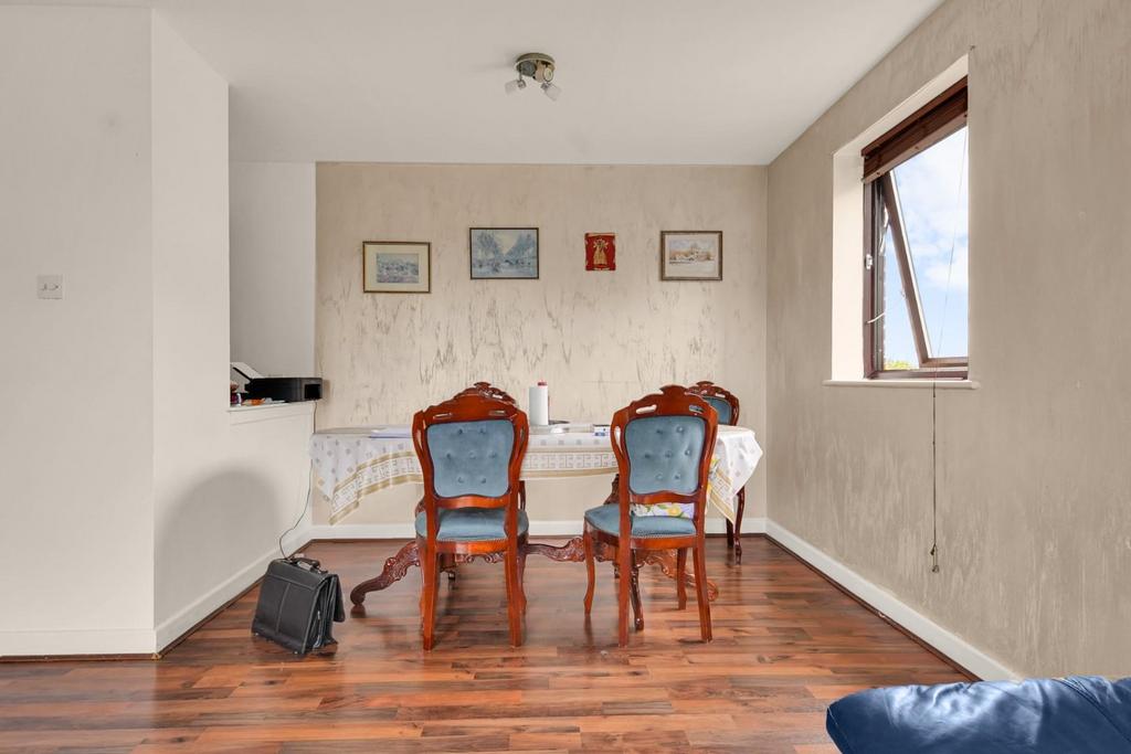 Apartment in London, London Borough of Redbridge - More