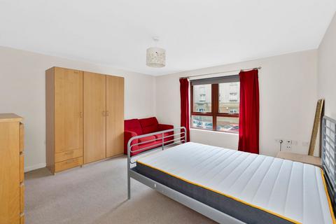 3 bedroom flat to rent, Easter Dalry Road, Dalry, Edinburgh, EH11