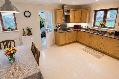 3 bedroom semi-detached house for sale, Clos Albion, Llandeilo, SA19
