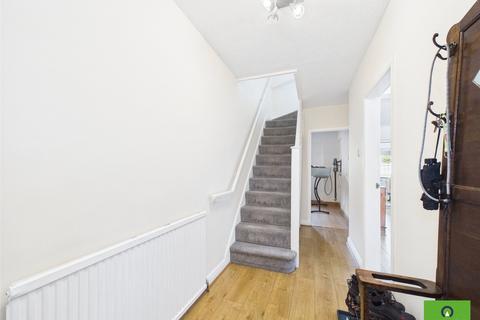 3 bedroom terraced house to rent, Rosebank Avenue, Essex RM12