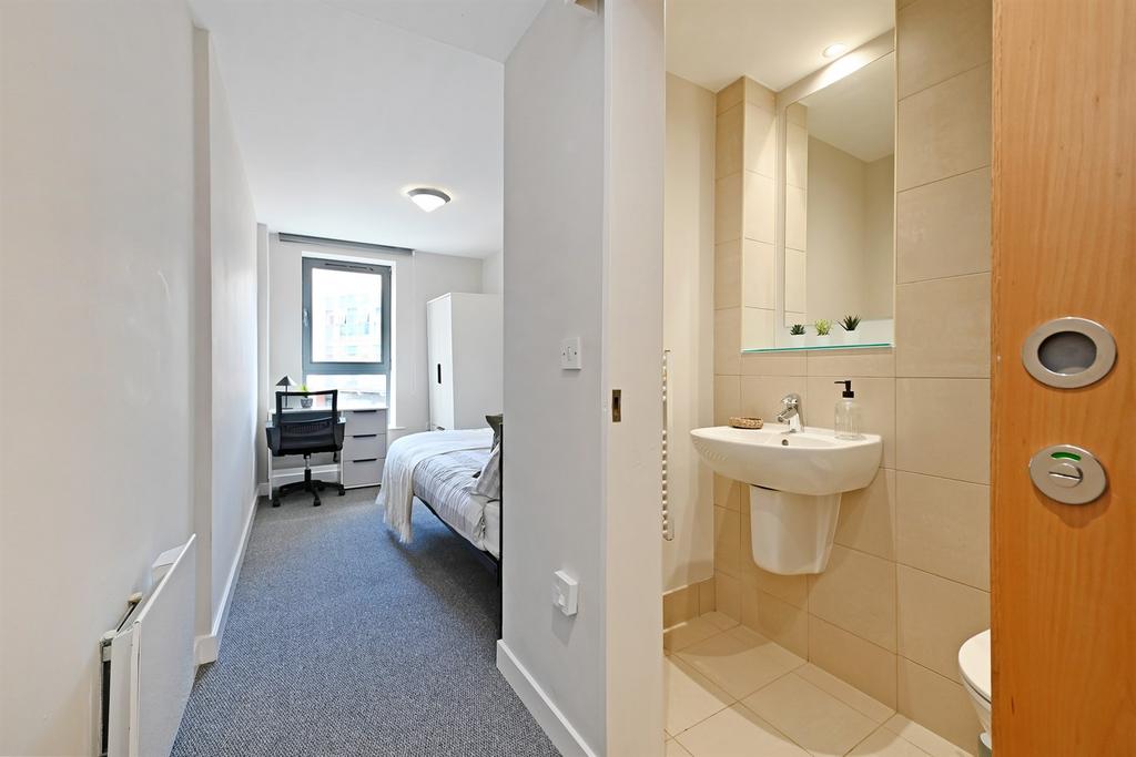 Apartment in Sheffield, South Yorkshire - View 4