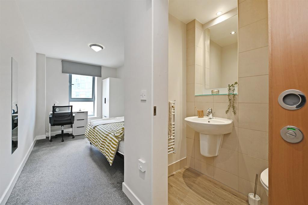 Apartment in Sheffield, South Yorkshire - More