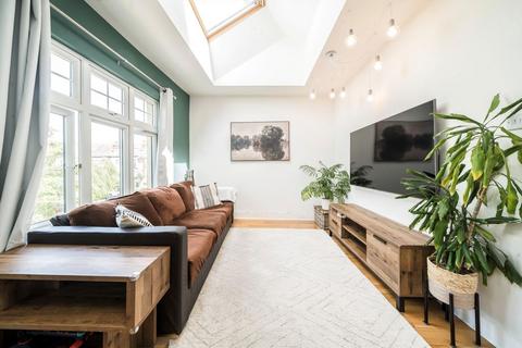 2 bedroom flat for sale, Convent Gardens, London W5