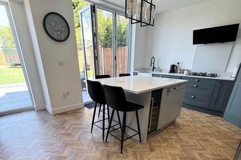 3 bedroom semi-detached house for sale, Hall Green Road, West Bromwich, B71