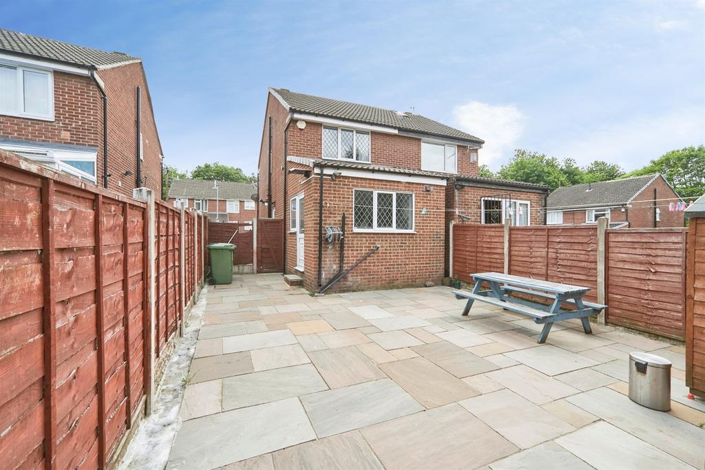 House in Leeds, West Yorkshire - View 4