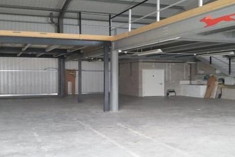 Warehouse to rent, Solar Way Amesbury SP4 7SZ