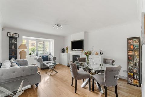 1 bedroom ground floor flat for sale, St Theresa Court, North Chingford