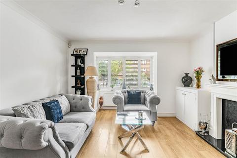 1 bedroom ground floor flat for sale, St Theresa Court, North Chingford
