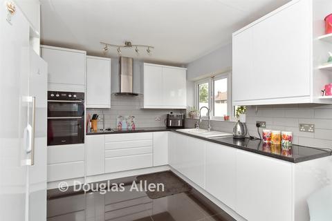3 bedroom end of terrace house for sale, Ingleby Road, Dagenham RM10