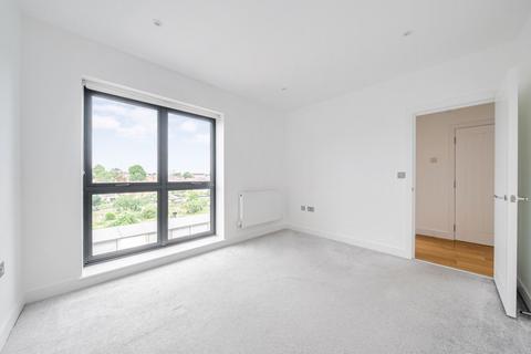2 bedroom flat to rent, Enmore Road, London, SE25