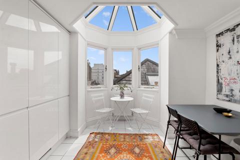 Studio to rent, Stanhope Gardens, South Kensington, London