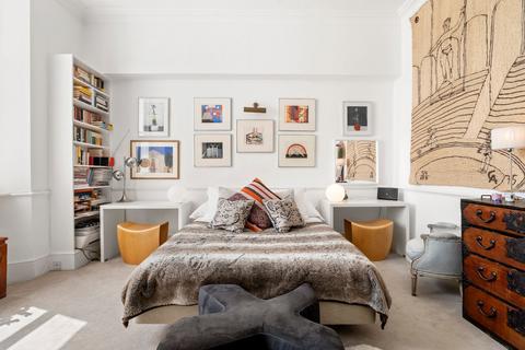 Studio to rent, Stanhope Gardens, South Kensington, London