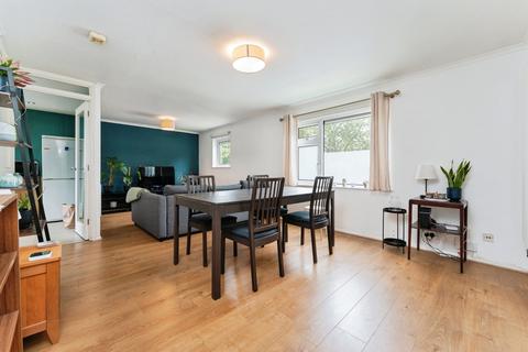 2 bedroom flat for sale, Ashbury Close, Cambridge, Cambridgeshire, CB1