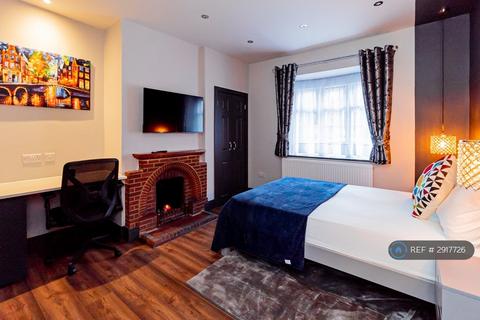 6 bedroom semi-detached house to rent, High Street, Harmondsworth, West Drayton, UB7