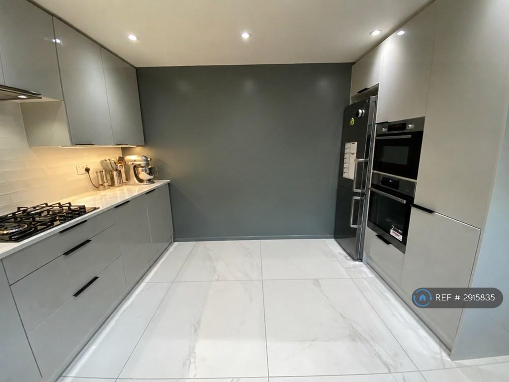 House in Borehamwood - View 4