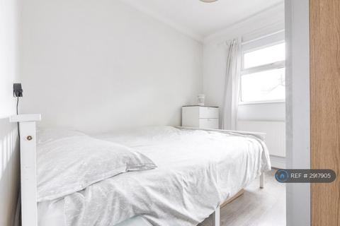 2 bedroom flat to rent, Fulham Palace Road, London, W6