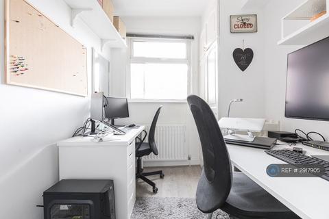 2 bedroom flat to rent, Fulham Palace Road, London, W6