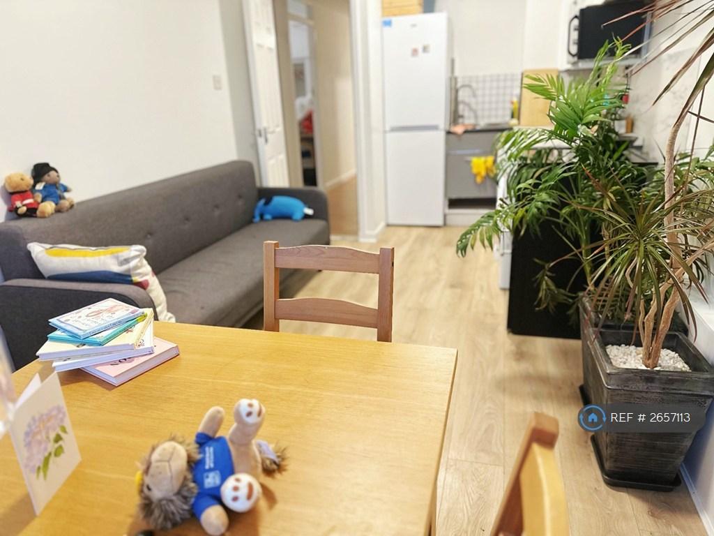 Kitchen Lounge