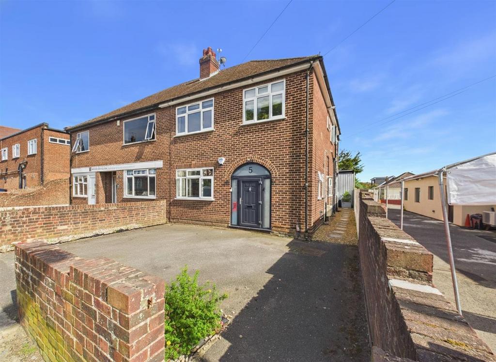 Detached house exterior, driveway