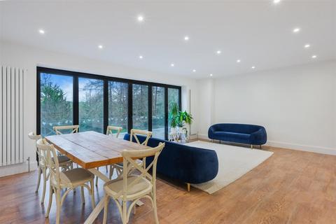 4 bedroom detached house for sale, The Chase, Kingswood