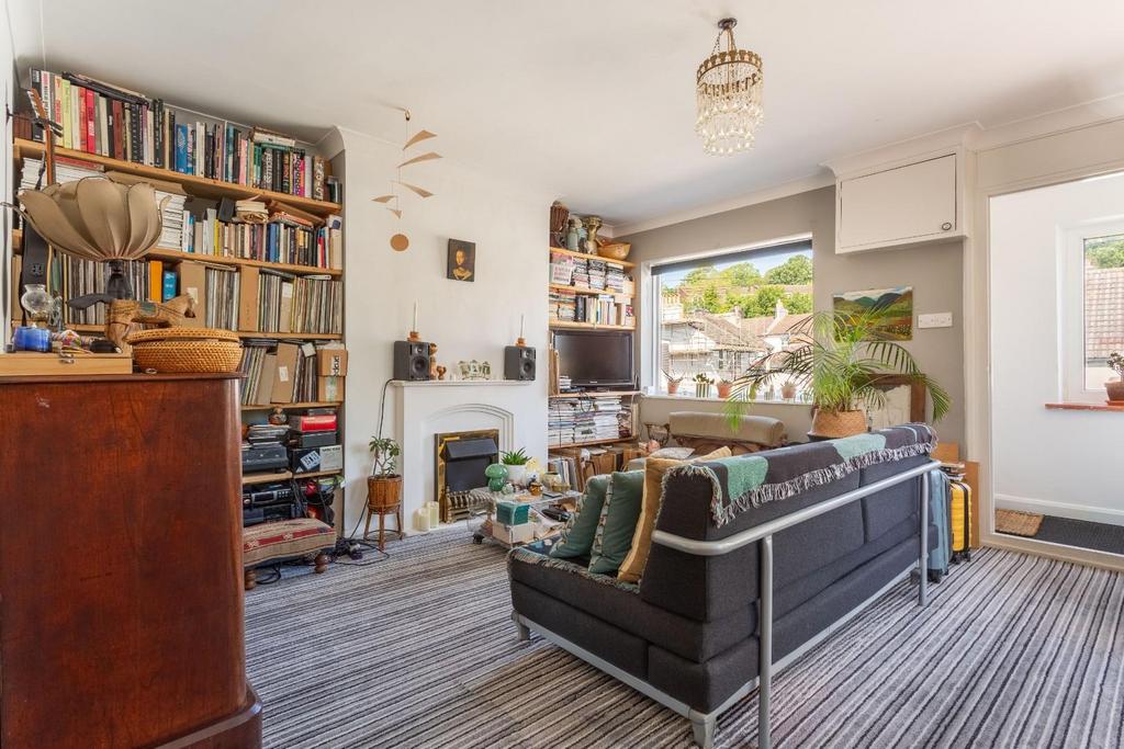 Apartment in Brighton, Round Hill - View 2