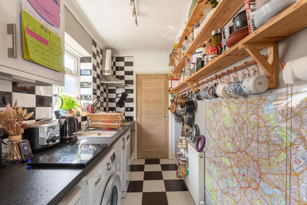 Apartment in Brighton, Round Hill - View 3