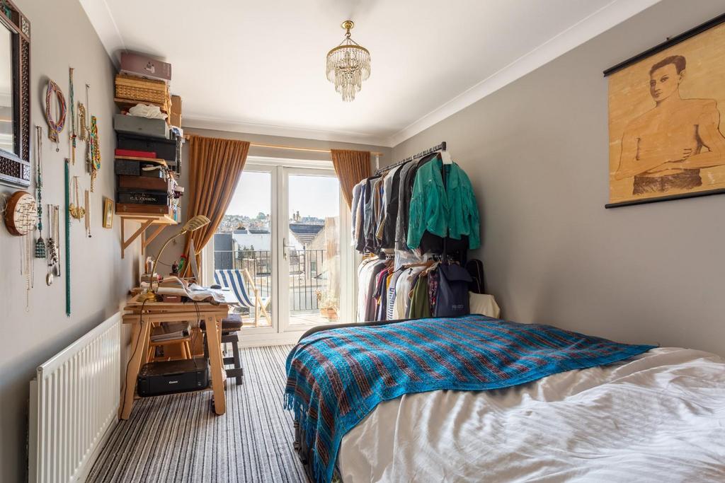 Apartment in Brighton, Round Hill - View 4
