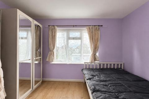 1 bedroom in a house share to rent, Queens Gardens, Hounslow TW5