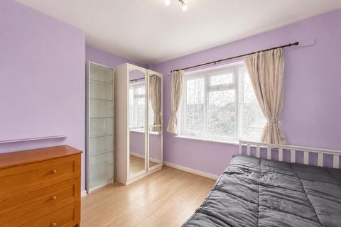 1 bedroom in a house share to rent, Queens Gardens, Hounslow TW5