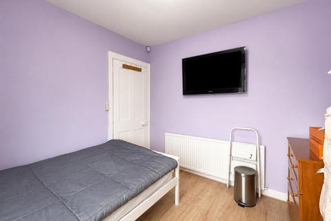 1 bedroom in a house share to rent, Queens Gardens, Hounslow TW5