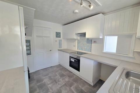 3 bedroom terraced house to rent, Trembel Road, Helston, TR12