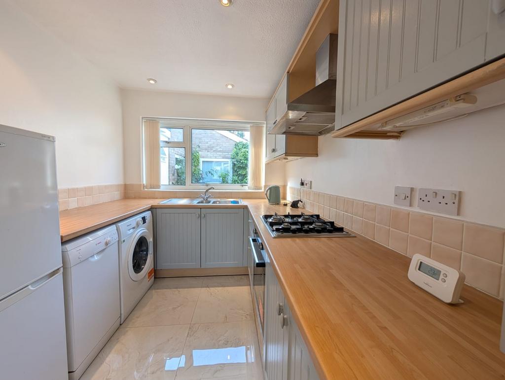 3 bedroom link detached house to rent