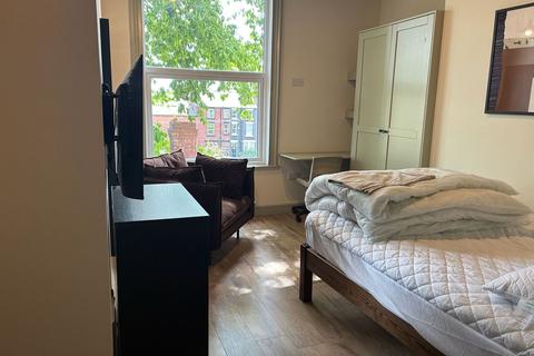 Studio to rent, Moorland Road, Leeds LS6
