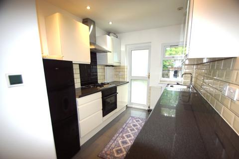 2 bedroom maisonette to rent, Braemar Avenue, London, NW10