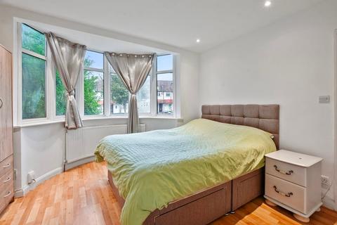 2 bedroom maisonette to rent, Braemar Avenue, London, NW10