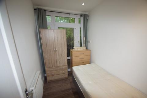 2 bedroom maisonette to rent, Braemar Avenue, London, NW10