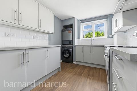 2 bedroom flat to rent, Central Parade, FELTHAM