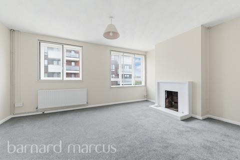2 bedroom flat to rent, Central Parade, FELTHAM