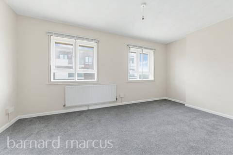 2 bedroom flat to rent, Central Parade, FELTHAM