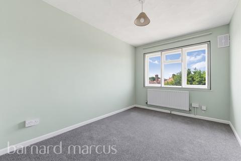 2 bedroom flat to rent, Central Parade, FELTHAM