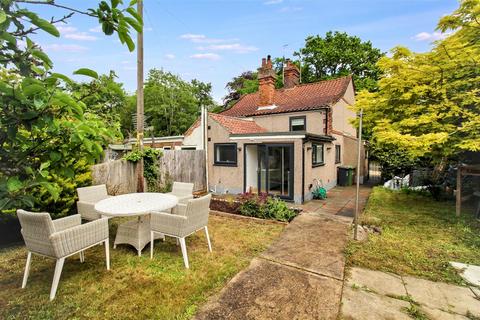 2 bedroom semi-detached house for sale, Bacton Road, North Walsham