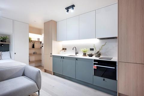 Studio to rent, Kensington Gardens Square, 32-33, London W2