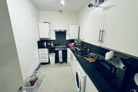 3 bedroom flat to rent, Belle Vue Road, Leeds LS3