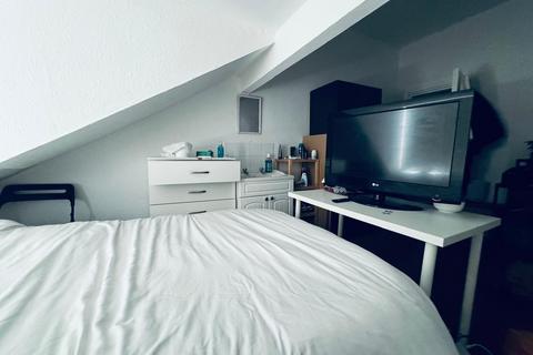3 bedroom flat to rent, Belle Vue Road, Leeds LS3