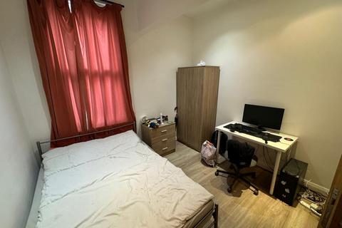 3 bedroom flat to rent, Leeds LS2